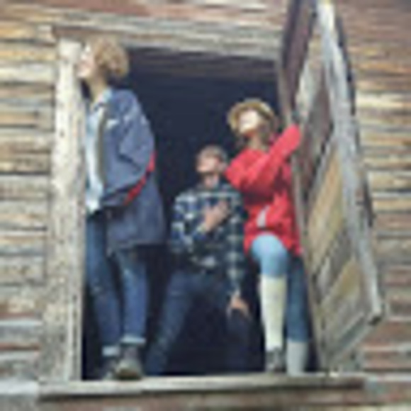 Meet your Posher, Hannah - Picture 1 of 1